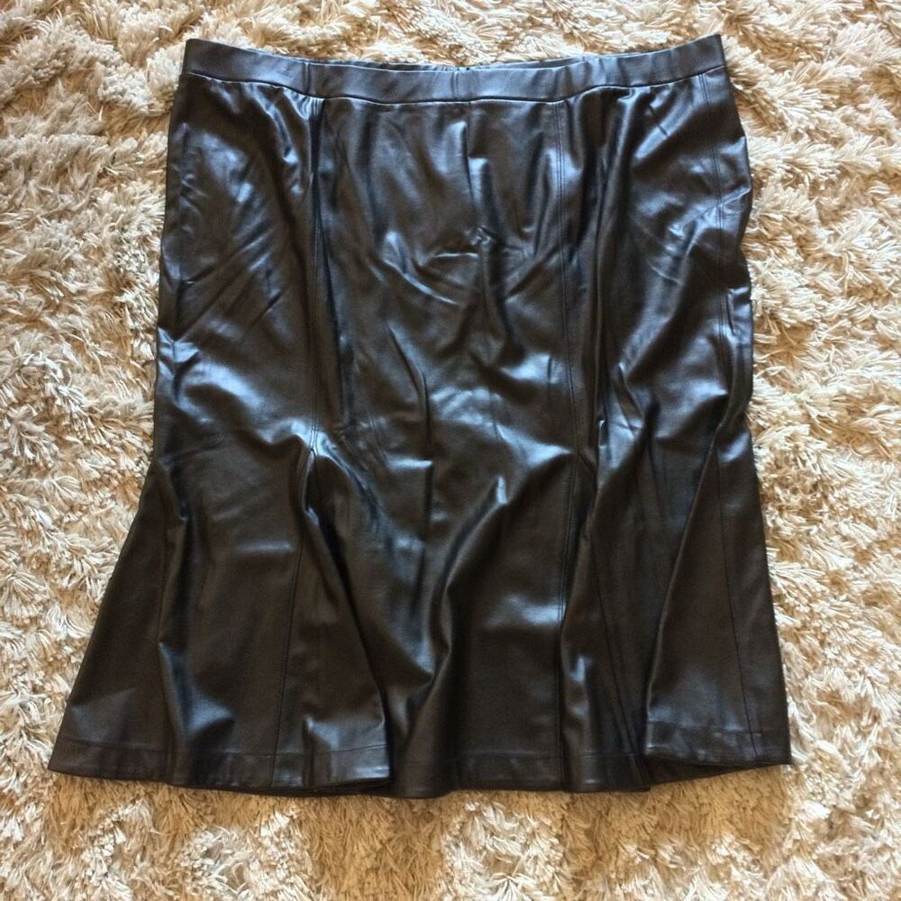 NWT Faux leather lane Bryant skirt black size 26